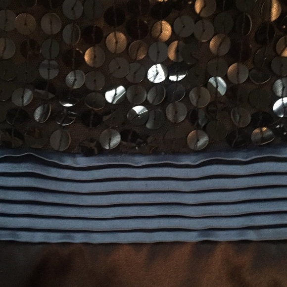 Sequined cocktail dress. Size Medium - Picture 5 of 5